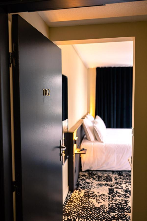 Logis Hotel & Restaurant Le Vert Bocage Franqueville-Saint-Pierre エクステリア 写真